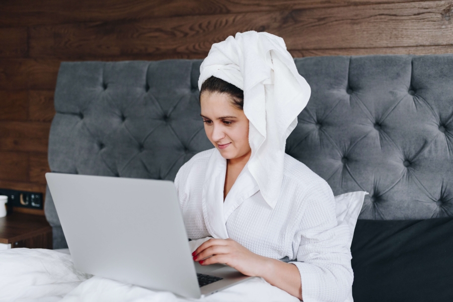 10-side-hustles-you-can-do-in-your-pajamas